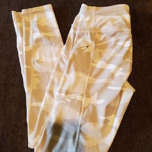 Athleta contender cream camo leggings